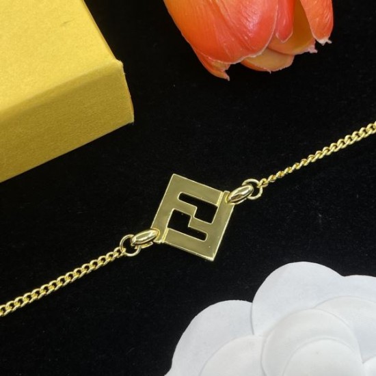 2025SS FENDI フェンデイ 最新のトレンドを感じされる ブレスレット 2025SS FENDI フェンデイ 最新のトレンドを感じされる ブレスレット