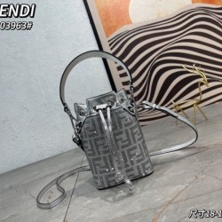 魅力的な価格でセール 2024SS トートバッグ FENDI フェンデイ