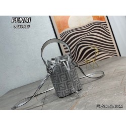 魅力的な価格でセール 2024SS トートバッグ FENDI フェンデイ