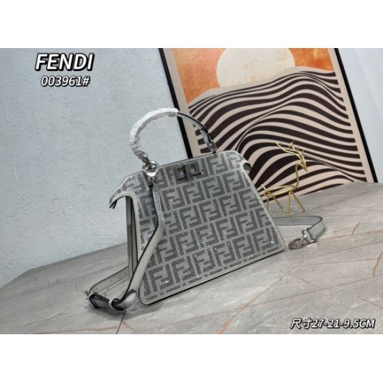 贈るべきのプレゼント 2024SS トートバッグ FENDI フェンデイ 贈るべきのプレゼント 2024SS トートバッグ FENDI フェンデイ