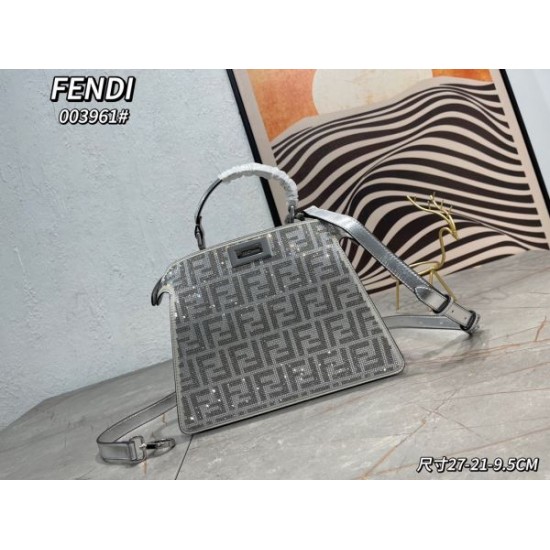 贈るべきのプレゼント 2024SS トートバッグ FENDI フェンデイ 贈るべきのプレゼント 2024SS トートバッグ FENDI フェンデイ