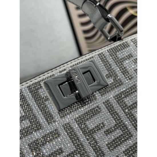贈るべきのプレゼント 2024SS トートバッグ FENDI フェンデイ 贈るべきのプレゼント 2024SS トートバッグ FENDI フェンデイ