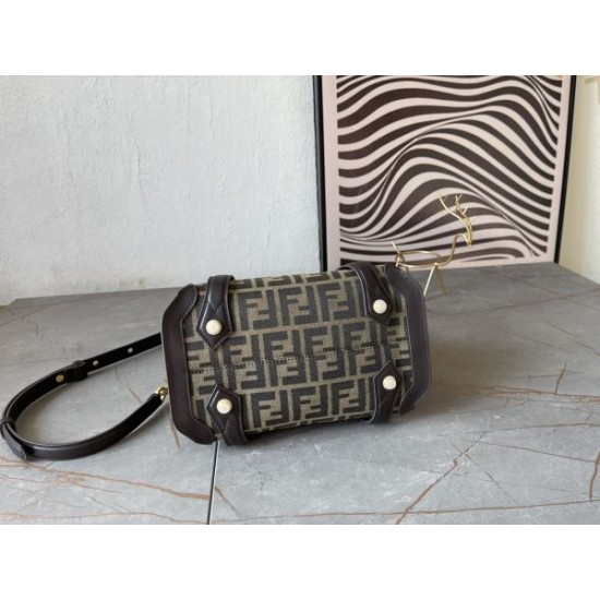 期待値も高いアイテム 2024SS トートバッグ FENDI フェンデイ 期待値も高いアイテム 2024SS トートバッグ FENDI フェンデイ