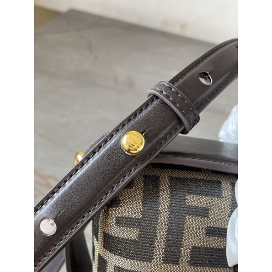 期待値も高いアイテム 2024SS トートバッグ FENDI フェンデイ 期待値も高いアイテム 2024SS トートバッグ FENDI フェンデイ