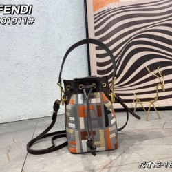 大人な印象が溢れ出る 2024SS トートバッグ FENDI フェンデイ