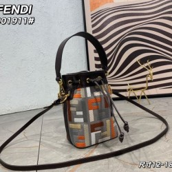大人な印象が溢れ出る 2024SS トートバッグ FENDI フェンデイ