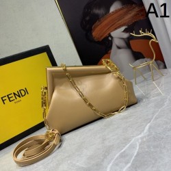 レトロな雰囲気が漂う 2024SS ショルダーバッグ FENDI フェンデイ