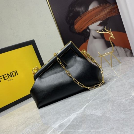 レトロな雰囲気が漂う 2024SS ショルダーバッグ FENDI フェンデイ レトロな雰囲気が漂う 2024SS ショルダーバッグ FENDI フェンデイ