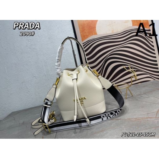 これからの季節、大活躍 2024SS トートバッグ PRADA プラダ