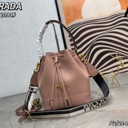 これからの季節、大活躍 2024SS トートバッグ PRADA プラダ