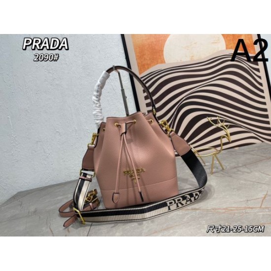 これからの季節、大活躍 2024SS トートバッグ PRADA プラダ