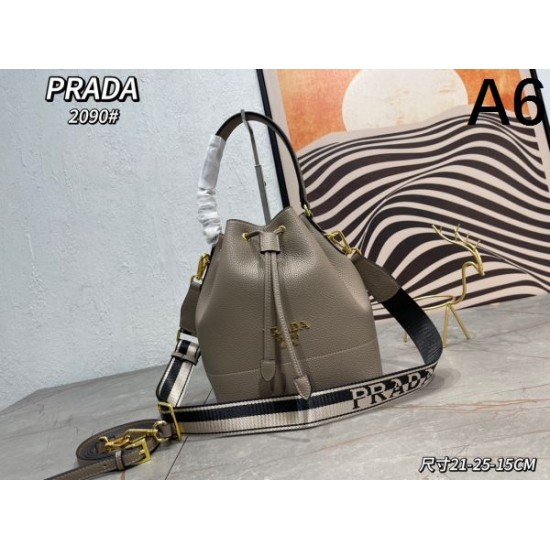 これからの季節、大活躍 2024SS トートバッグ PRADA プラダ