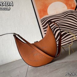 今年らしく魅力的アップ 2024SS トートバッグ PRADA プラダ