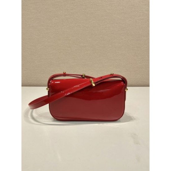 これさえ押さえればOK! 2024SS ショルダーバッグ PRADA プラダ これさえ押さえればOK! 2024SS ショルダーバッグ PRADA プラダ