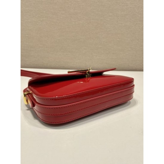 これさえ押さえればOK! 2024SS ショルダーバッグ PRADA プラダ これさえ押さえればOK! 2024SS ショルダーバッグ PRADA プラダ