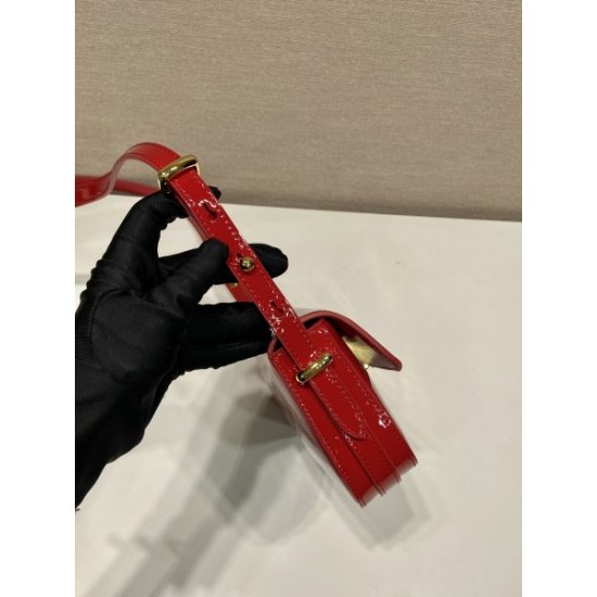 これさえ押さえればOK! 2024SS ショルダーバッグ PRADA プラダ これさえ押さえればOK! 2024SS ショルダーバッグ PRADA プラダ