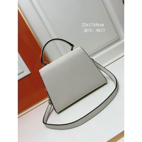 シックな色合い 2024SS トートバッグ VALENTINO ヴァレンティノ シックな色合い 2024SS トートバッグ VALENTINO ヴァレンティノ