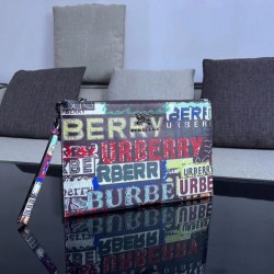 2024SS 雑誌も街も人気アイテム BURBERRY バーバリー クラッチバッグ