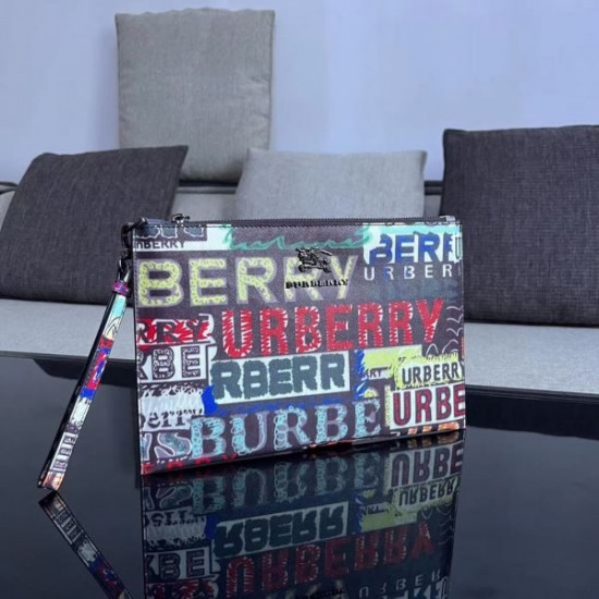 2024SS 雑誌も街も人気アイテム BURBERRY バーバリー クラッチバッグ