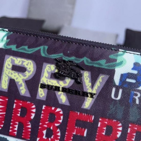 2024SS 雑誌も街も人気アイテム BURBERRY バーバリー クラッチバッグ