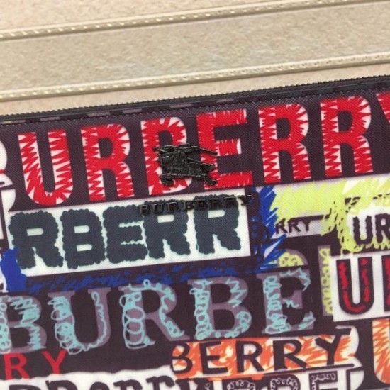 2024SS 人気が続行限定アイテム BURBERRY バーバリー クラッチバッグ 2024SS 人気が続行限定アイテム BURBERRY バーバリー クラッチバッグ