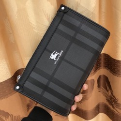 2024SS 引き続き人気のアイテム BURBERRY バーバリー クラッチバッグ