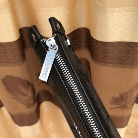 2024SS 引き続き人気のアイテム BURBERRY バーバリー クラッチバッグ