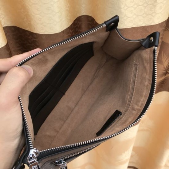 2024SS 引き続き人気のアイテム BURBERRY バーバリー クラッチバッグ