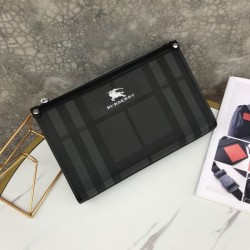 2024SS 引き続き注目のスタイル BURBERRY バーバリー クラッチバッグ