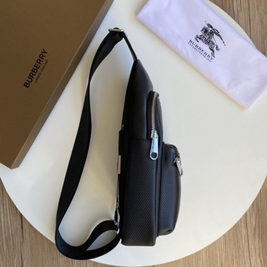 2024SS 斬新なスタイル BURBERRY バーバリー チェストバッグ 2024SS 斬新なスタイル BURBERRY バーバリー チェストバッグ