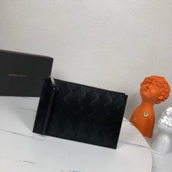 2024SS 話題人気商品 BOTTEGA VENETA ボッテガヴェネタ クラッチバッグ