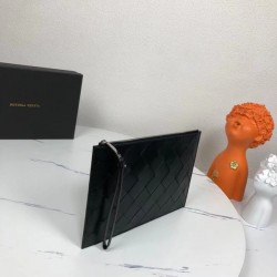 2024SS 話題人気商品 BOTTEGA VENETA ボッテガヴェネタ クラッチバッグ