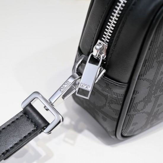 2024SS 今や定番アイテム好評品 DIOR ディオール クラッチバッグ 2024SS 今や定番アイテム好評品 DIOR ディオール クラッチバッグ