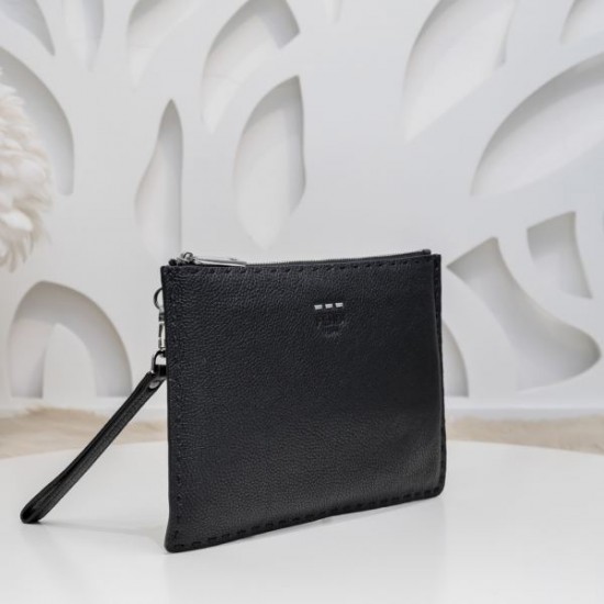 2024SS デイリーにおすすめの1品 FENDI フェンデイ クラッチバッグ 2024SS デイリーにおすすめの1品 FENDI フェンデイ クラッチバッグ