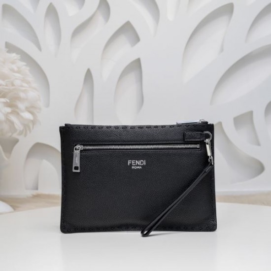 2024SS デイリーにおすすめの1品 FENDI フェンデイ クラッチバッグ 2024SS デイリーにおすすめの1品 FENDI フェンデイ クラッチバッグ