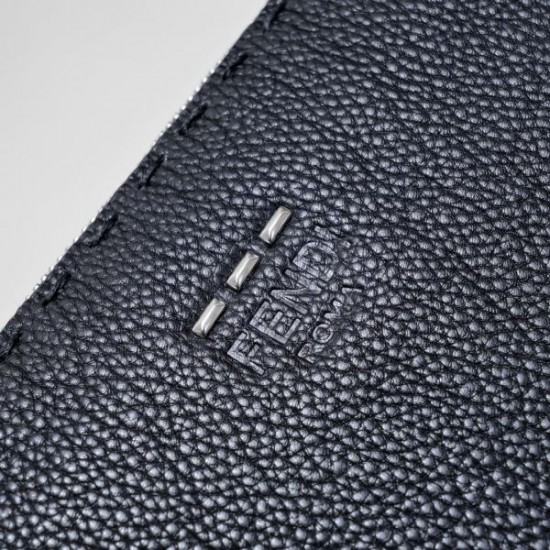 2024SS デイリーにおすすめの1品 FENDI フェンデイ クラッチバッグ 2024SS デイリーにおすすめの1品 FENDI フェンデイ クラッチバッグ