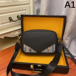 2024SS 新作いきなり値下げ！ FENDI フェンデイ ショルダーバッグ