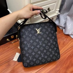 2024SS 色にも流行り LOUIS VUITTON ルイヴィトン ショルダーバッグ