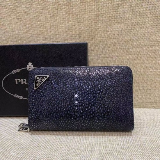 2024SS きれいめな印象で着こなし PRADA プラダ クラッチバッグ 2024SS きれいめな印象で着こなし PRADA プラダ クラッチバッグ