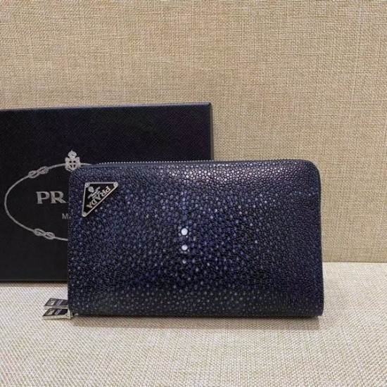 2024SS きれいめな印象で着こなし PRADA プラダ クラッチバッグ 2024SS きれいめな印象で着こなし PRADA プラダ クラッチバッグ