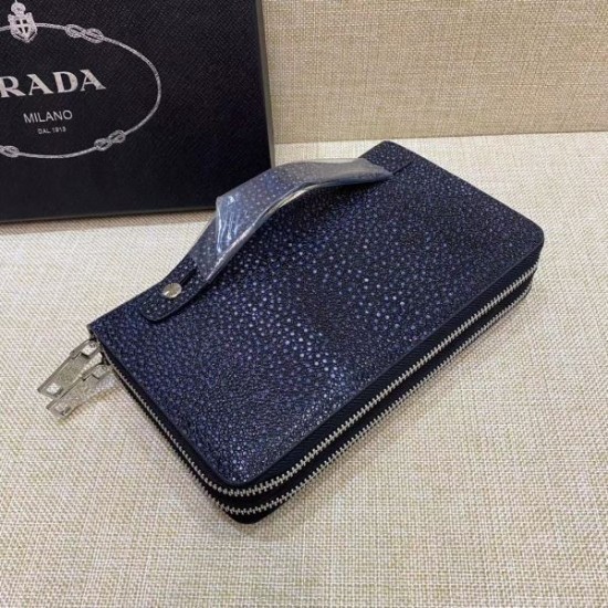 2024SS きれいめな印象で着こなし PRADA プラダ クラッチバッグ 2024SS きれいめな印象で着こなし PRADA プラダ クラッチバッグ