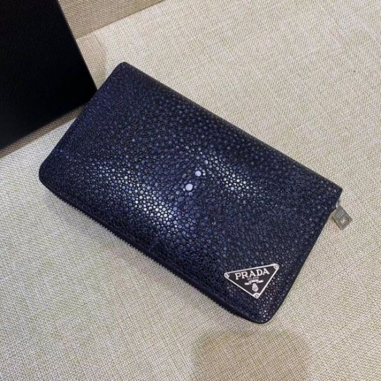 2024SS きれいめな印象で着こなし PRADA プラダ クラッチバッグ 2024SS きれいめな印象で着こなし PRADA プラダ クラッチバッグ