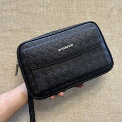 2024SS 上品カジュアルな雰囲気に PRADA プラダ クラッチバッグ