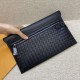 2024SS 上品なカジュアルコーデに PRADA プラダ クラッチバッグ 2024SS 上品なカジュアルコーデに PRADA プラダ クラッチバッグ