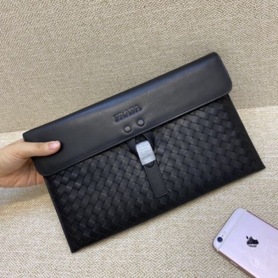 2024SS 上品なカジュアルコーデに PRADA プラダ クラッチバッグ 2024SS 上品なカジュアルコーデに PRADA プラダ クラッチバッグ