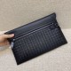 2024SS 上品なカジュアルコーデに PRADA プラダ クラッチバッグ 2024SS 上品なカジュアルコーデに PRADA プラダ クラッチバッグ