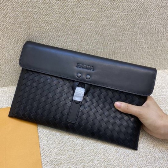 2024SS 上品なカジュアルコーデに PRADA プラダ クラッチバッグ 2024SS 上品なカジュアルコーデに PRADA プラダ クラッチバッグ