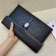2024SS 上品なカジュアルコーデに PRADA プラダ クラッチバッグ 2024SS 上品なカジュアルコーデに PRADA プラダ クラッチバッグ