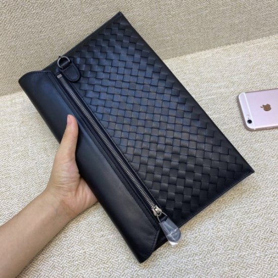 2024SS 上品なカジュアルコーデに PRADA プラダ クラッチバッグ 2024SS 上品なカジュアルコーデに PRADA プラダ クラッチバッグ