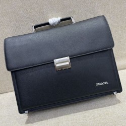 2024SS バランスもとりやすい PRADA プラダ ブリーフケース